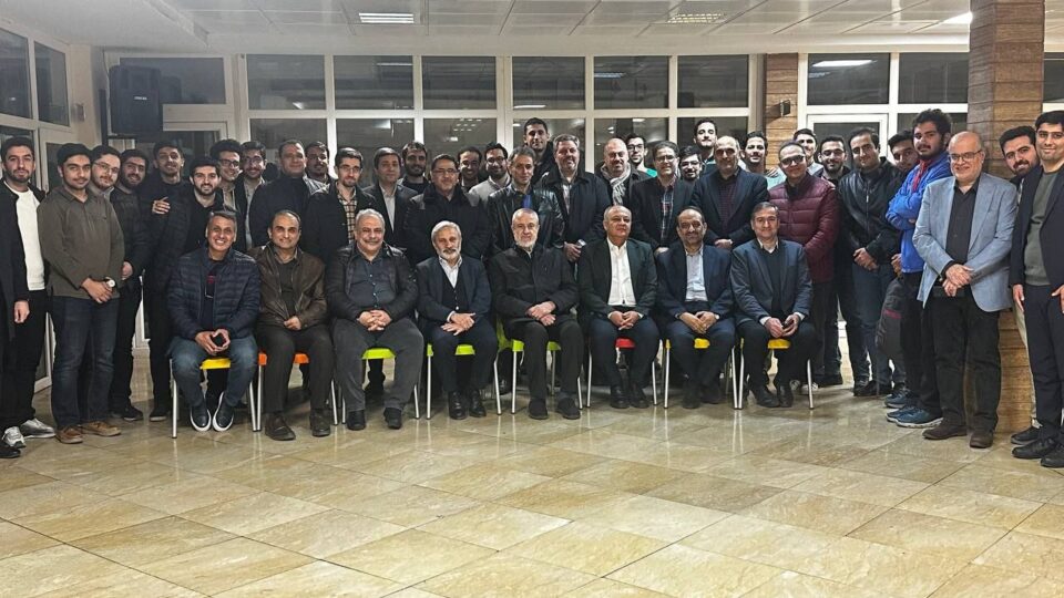 دورهمی افطاری دانش آموختگان پزشکی مدارس مفید